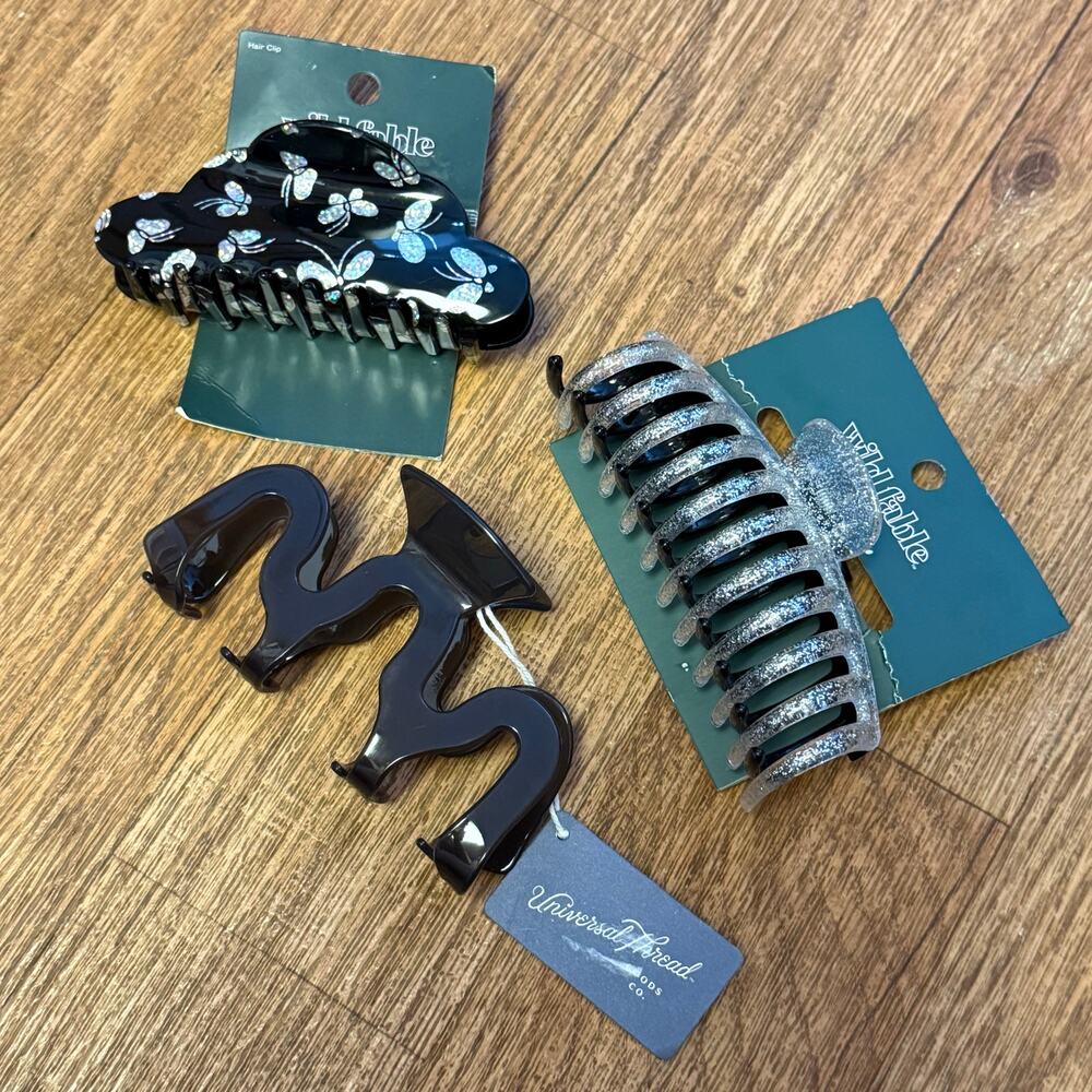 Bundle of Universal Thread and Wild Fable Hair Clips